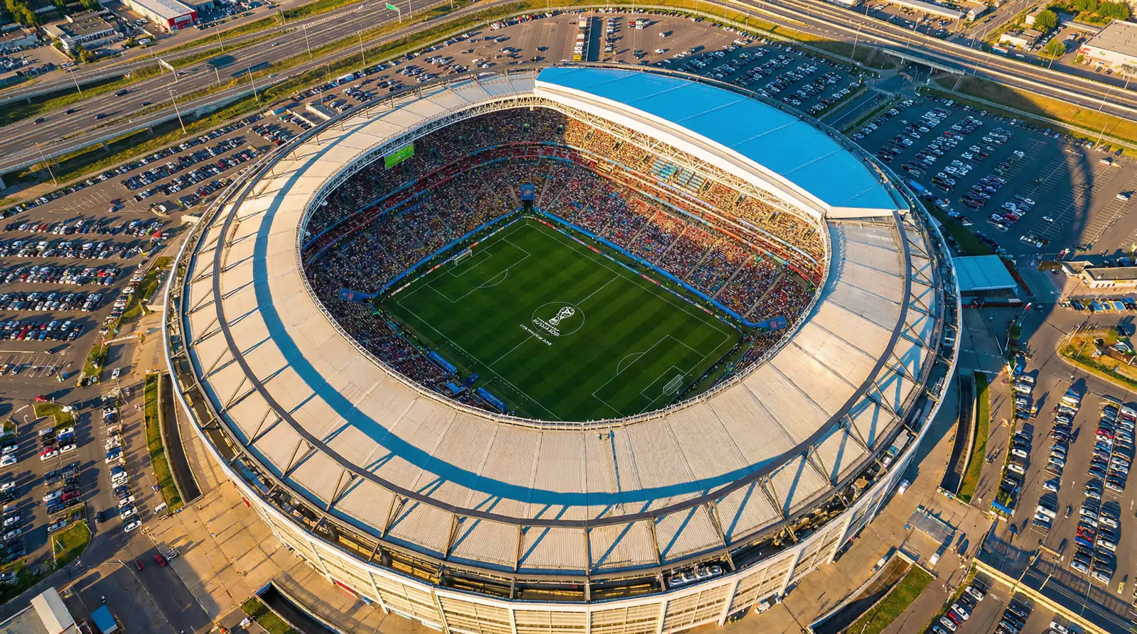 Vue aérienne d'un grand stade de football américain préparé pour un match de la Coupe du Monde